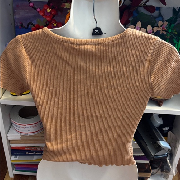F21 Ribbed V-Neck Buttoned Tan Top - Picture 3 of 6